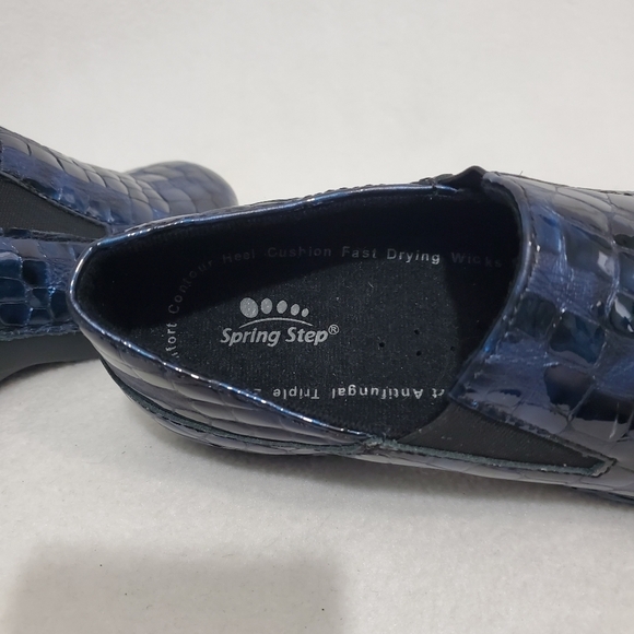 Spring Step Barely Worn Blue Python Manila Croco Clogs - Picture 6 of 7